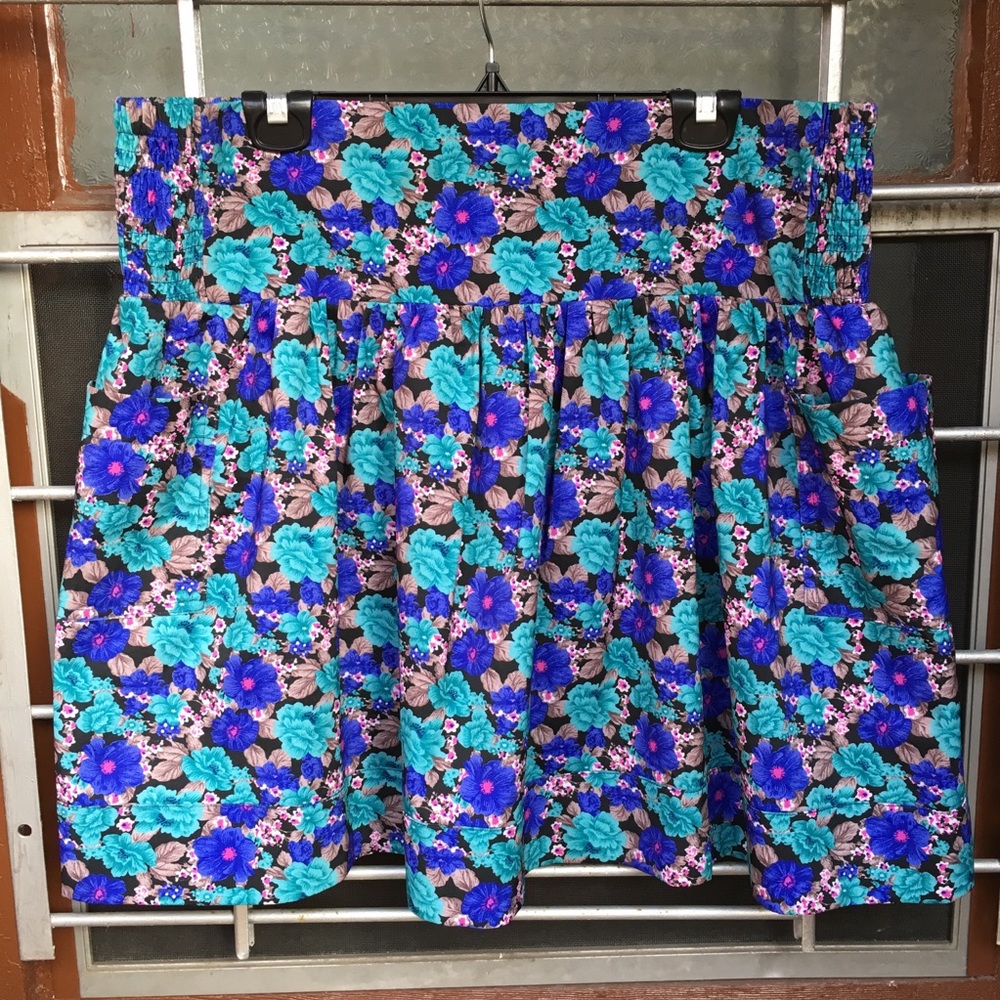 City Chic floral print large pocket mini M size 18